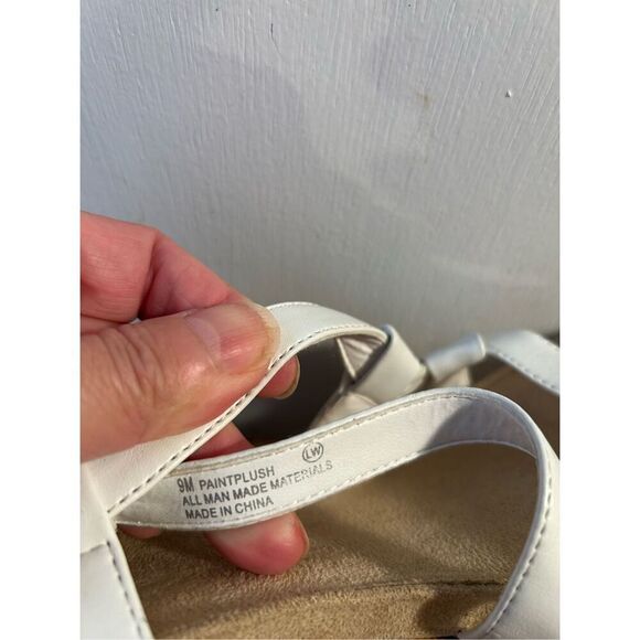 A2 Aerosoles Plush White wedges 9m (small mark) - Picture 8 of 11